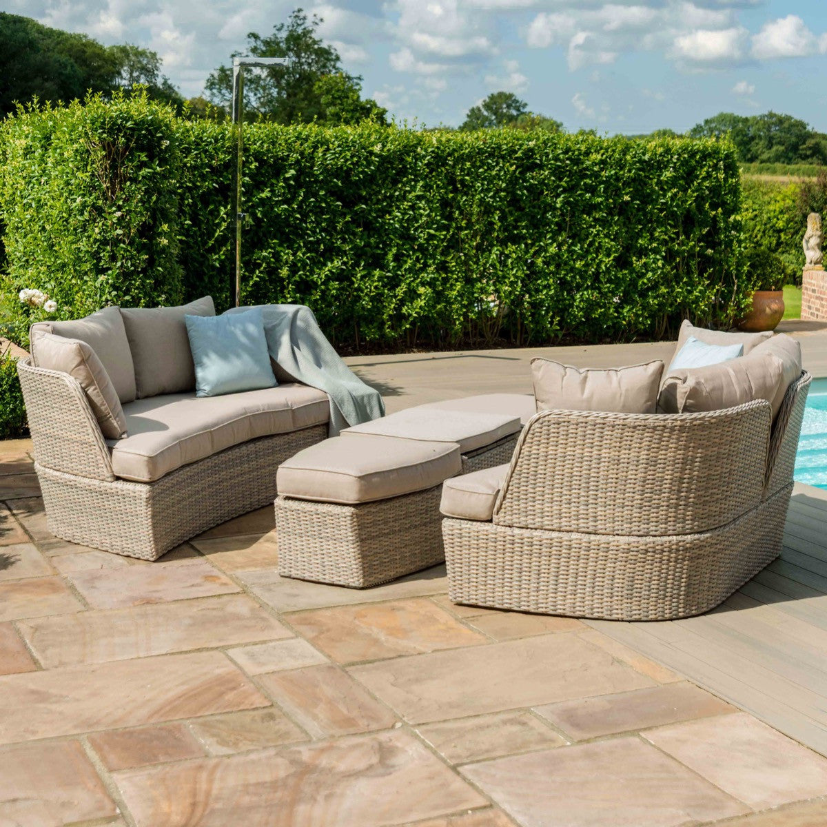 Maze Cotswold Grey Rattan Outdoor Daybed